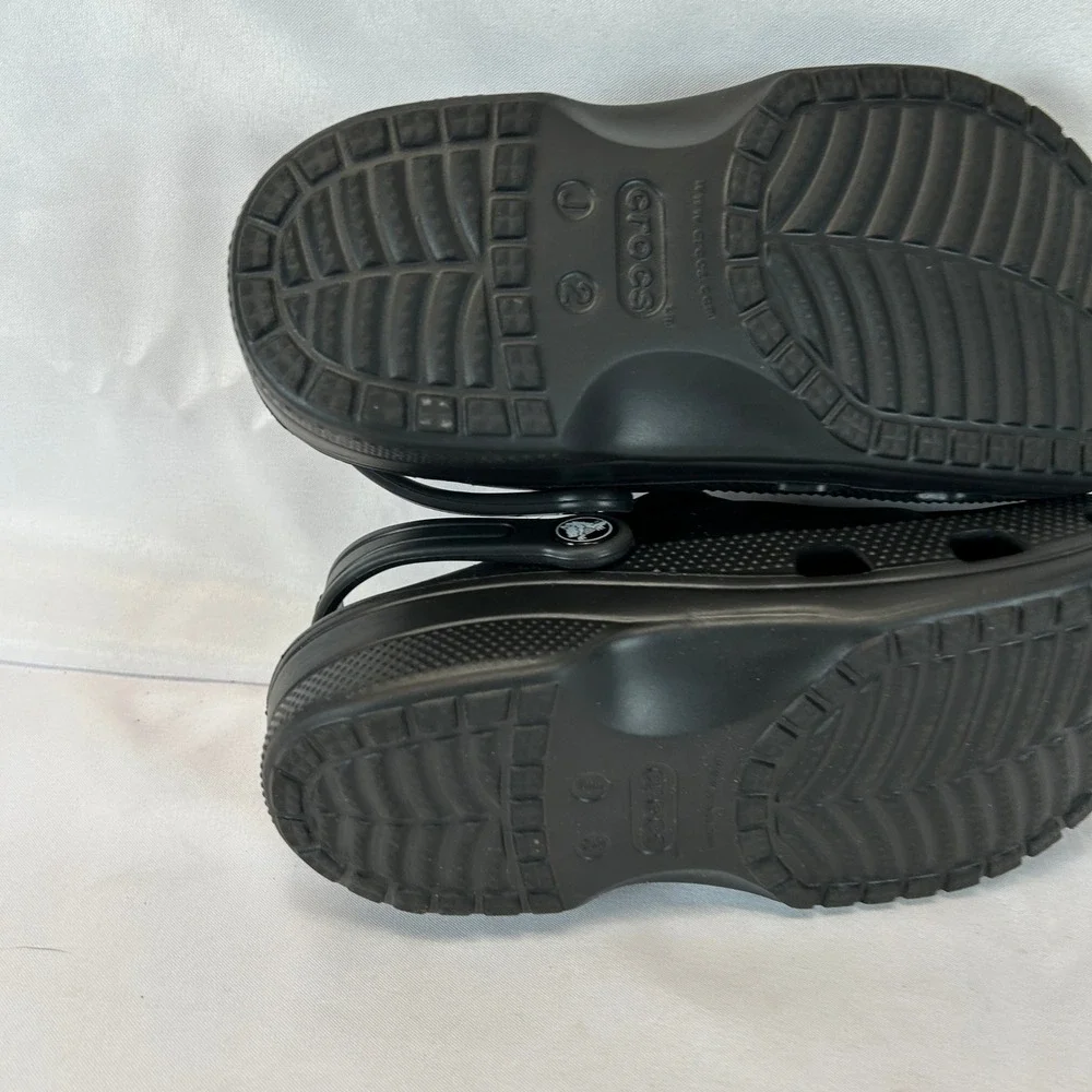 Crocs Baya Clog Kids Size J2 Black Slip On Water Shoes Breathable Sandals